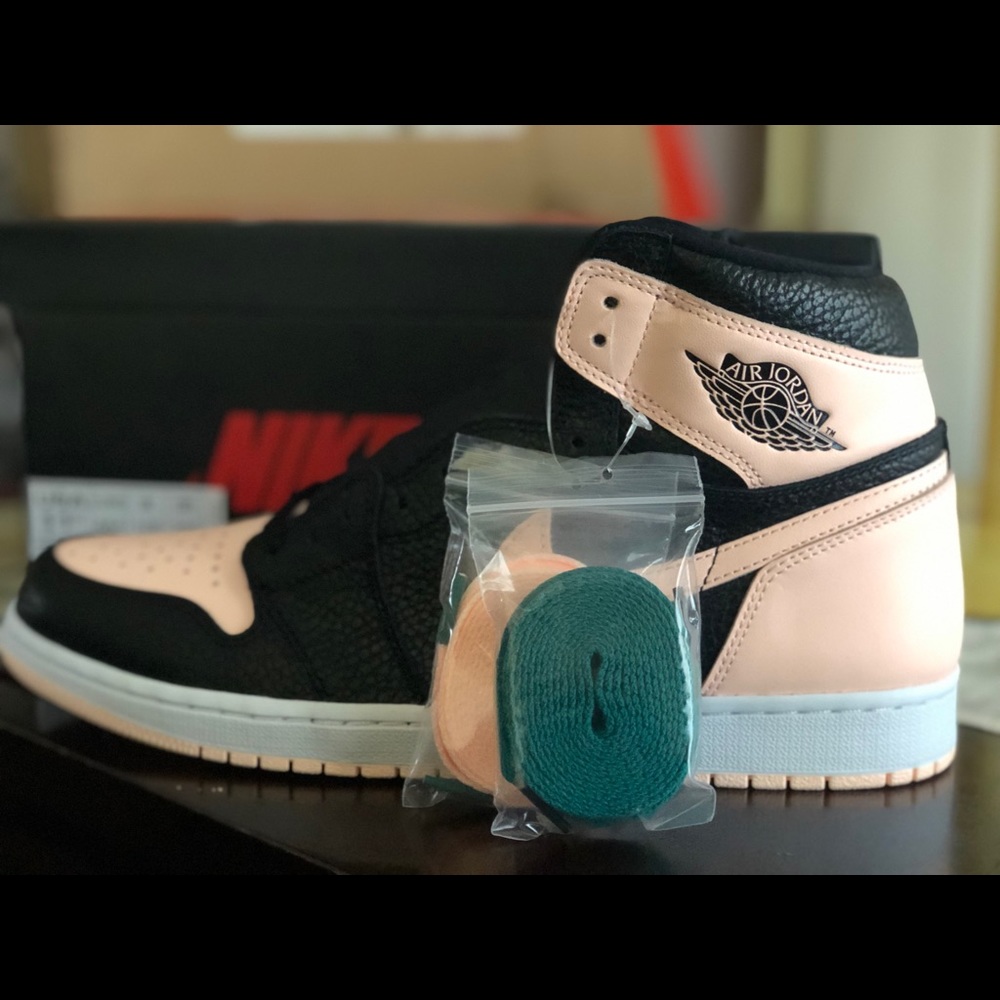 Air Jordan 1 crimson tint Black/Pink OG box